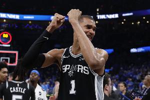 香波特:文班已经是联盟门面 即便不夺冠NBA照样靠他赚大钱配图