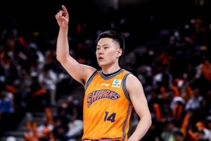 抢爆了！李弘权8中5砍下14分14板2助2断 制霸篮板球配图