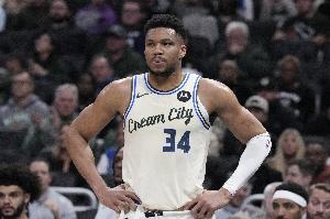 名记:雄鹿想用字母哥换森林狼的麦克丹尼尔斯+里德+香农+两首轮配图