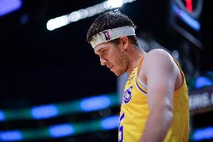 本赛季11位球员场均23+4+5 其中仅三位MVP真实命中率高于里夫斯配图