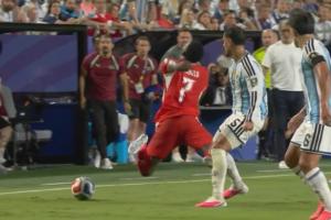 FIFA官网解释恩博洛第二黄：假摔，VAR经审查后推翻帕雷德斯黄牌配图