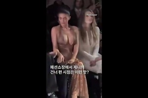 摊牌吧😍喜欢看尼克斯主场的，肯定是想看凯莉詹娜观战吧~